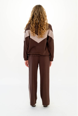 Костюм жіночий